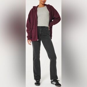 HOLLISTER Ultra High Rise Mom Jean. Washed Black. Women size 27. Classic stretch